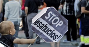 Espagne  : une banque  suspend les expulsions  suite  à un  suicide