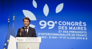 Exonération de la taxe d’habitation promise par Macron : les maires s’alarment, Baroin en tête